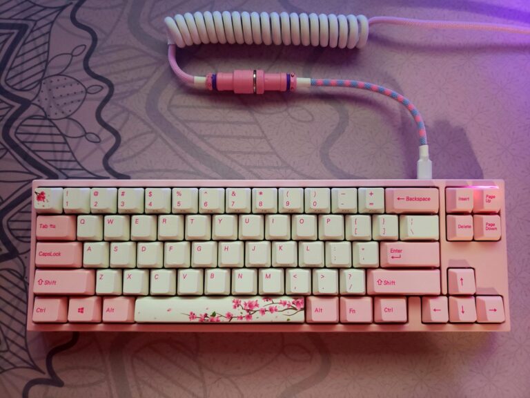 Pink and white tones Mechanical Keyboard, keycaps, usb wire and art mousepad
